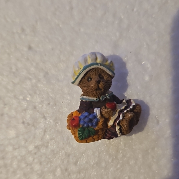 Jewelry - Small Brown Teddy Bear Figurine with Basket of Fruit.its A BROOCH